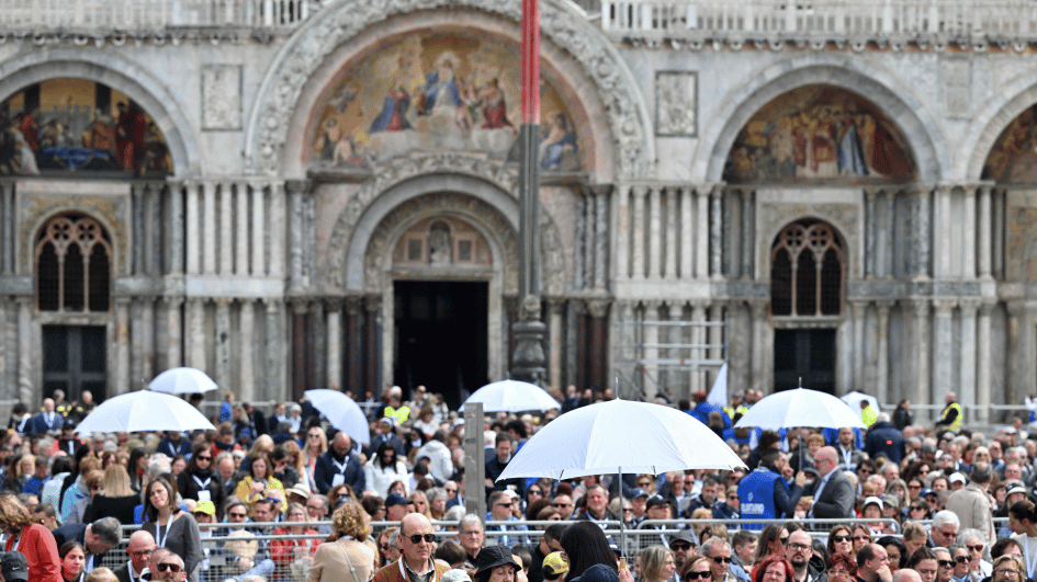 教皇在威尼斯的圣马可教堂主持弥撒