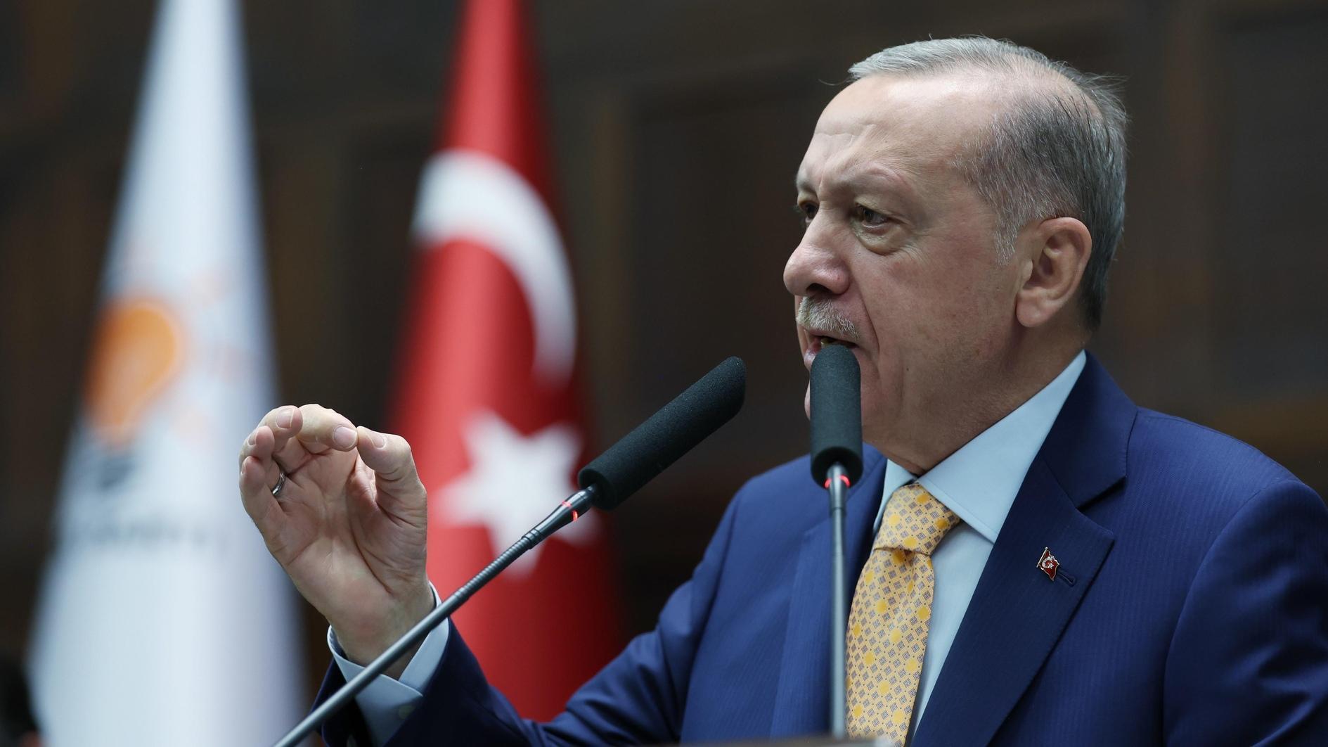 在警方调查期间，Erdoğan誓言遏制“官僚主义监护”