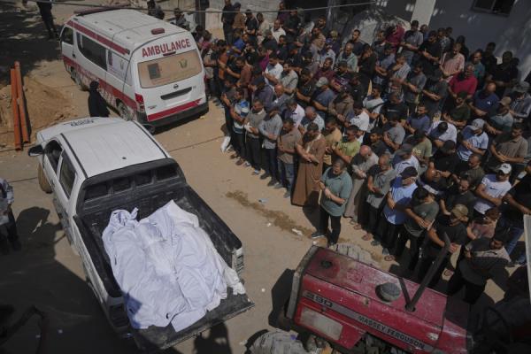加沙地带卫生官员称以色列空袭造成93名巴勒斯坦人死亡，其中包括多个家庭