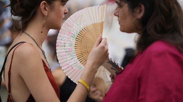 南欧遭遇严重热浪 当地政府警告野火风险