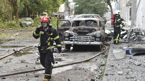 俄罗斯无人机和巡航导弹袭击乌克兰致至少2人死亡  第1张