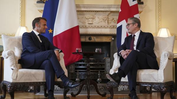 英国和法国再次尝试解决英吉利海峡移民偷渡问题