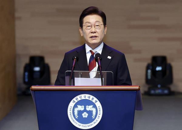 韩国总统李明博誓言推进朝鲜三阶段无核化计划  第1张
