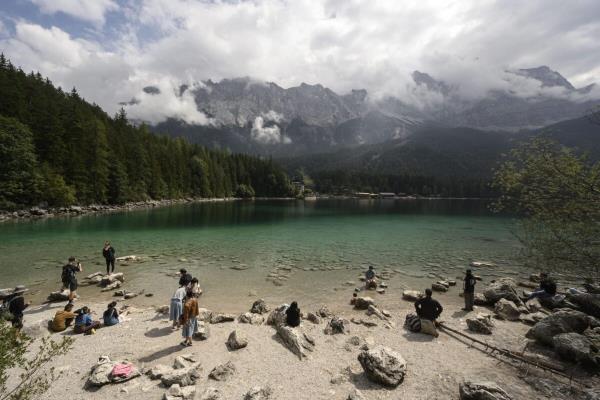夏日引发对"巴伐利亚加勒比"过度旅游的担忧  第1张