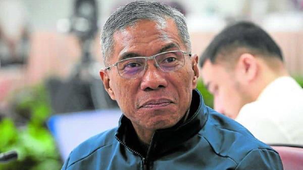 前警察总长托雷感谢支持者，缺席交接仪式  第1张