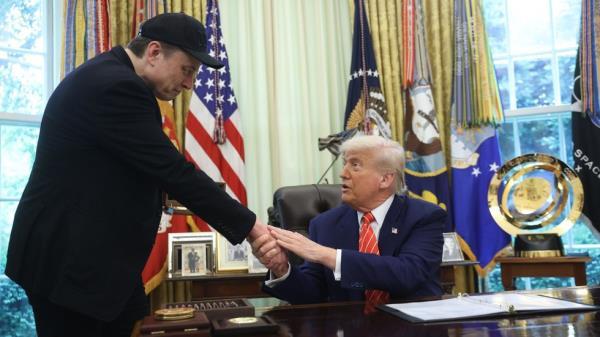 特朗普向马斯克抛出橄榄枝，科技巨头与政坛大佬罕见联手引爆全网！