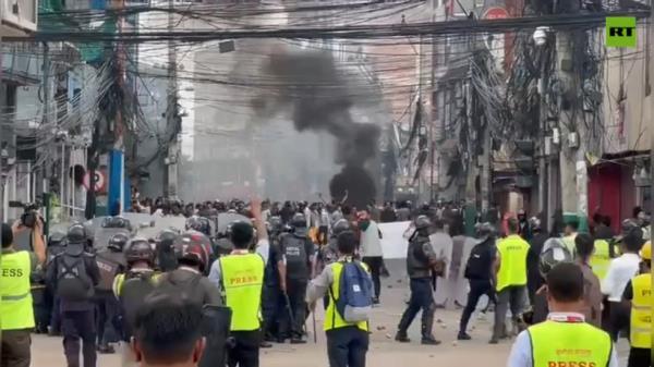 尼泊尔爆发抗议致19人丧生，政府紧急解除社交媒体封禁！