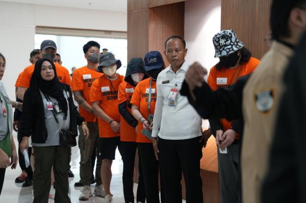 【重磅！49名韩国逃犯被驱逐并列入黑名单，终身禁入！】  
菲律宾移民局出手严惩，外籍犯罪者无处可逃！