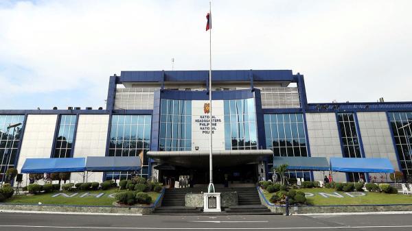 菲国警总部突击路检，六名警员当场吃罚单！  第1张