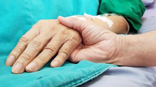英国安乐死合法化引争议：或加剧医疗压力，社会面临重大考验  第1张