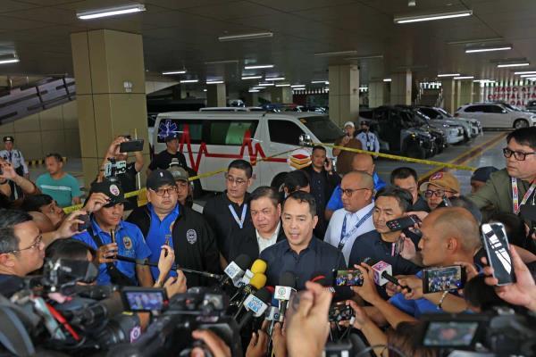菲律宾国家警察高速巡逻队向海关移交迪卡亚斯家族豪车记录，涉巨额资产疑云引关注！  第1张