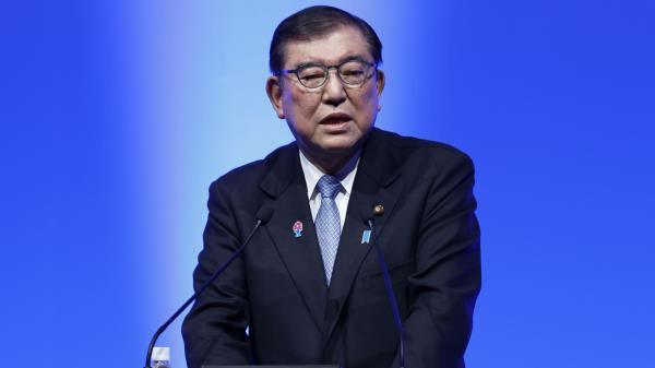 日本首相石破茂选举失利宣布辞职，政坛震动引发全网热议！