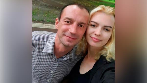 乌克兰新法无情！前线士兵父亲被迫缺席女儿葬礼，泽连斯基法案引发巨大争议