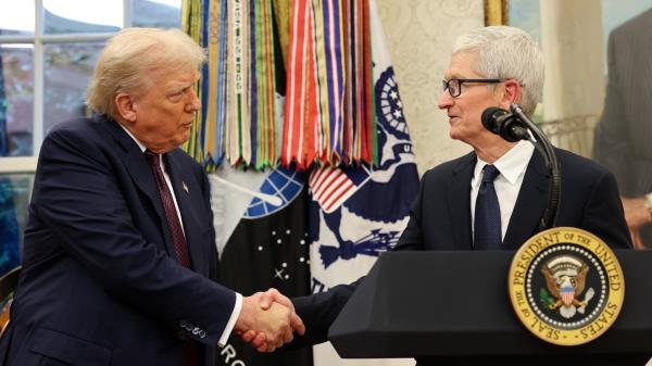 苹果扛过特朗普关税战，却仍可能涨价！iPhone售价或将上调，消费者准备好了吗？