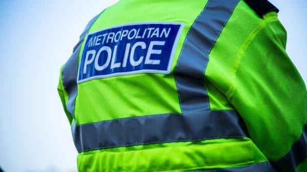 【突发！英国埃塞克斯3人涉助俄间谍被捕 案情细节曝光引全网关注】